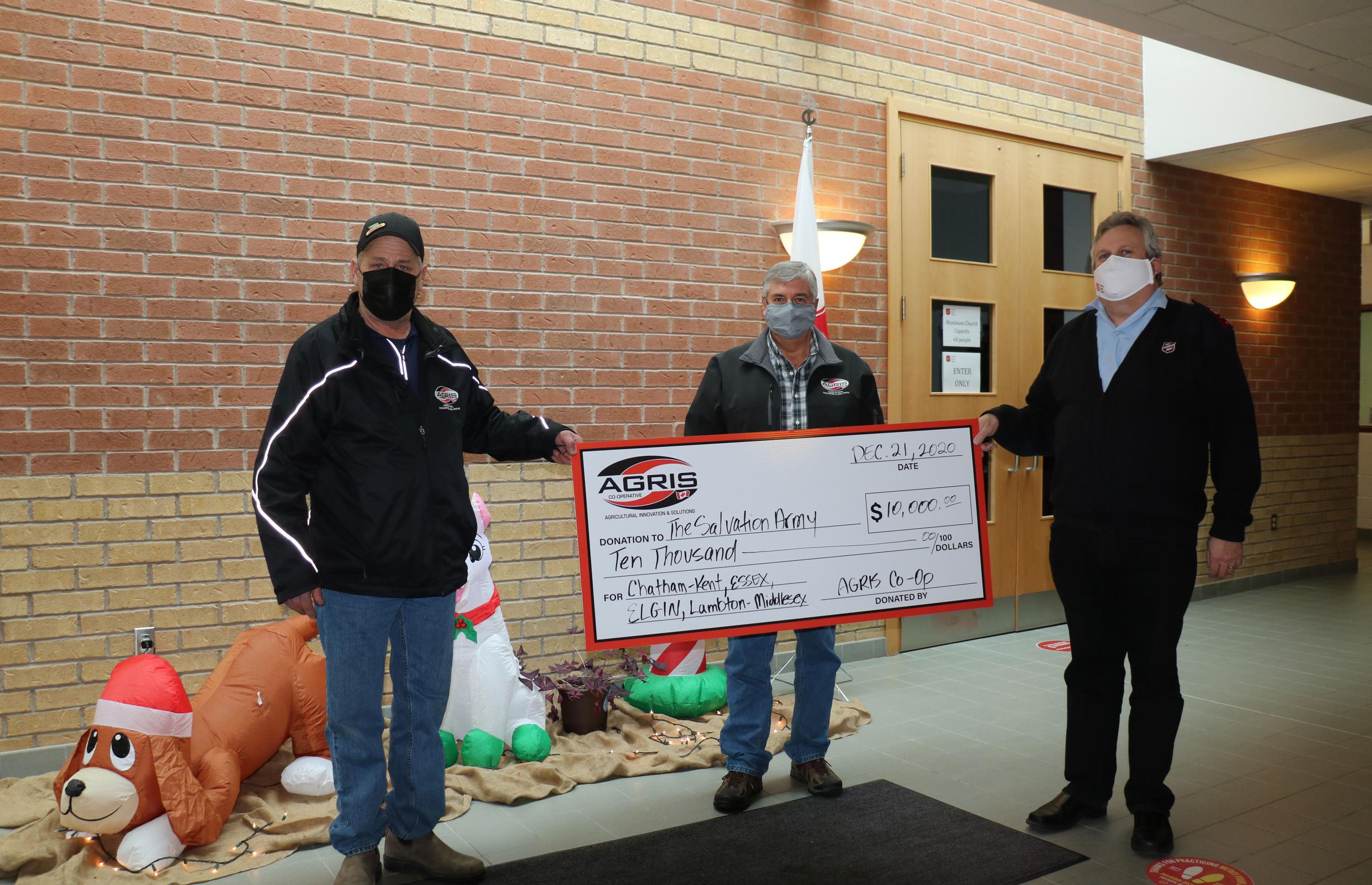 AGRIS Co-operative donates $10,000 to The Salvation Army’s Red Kettle campaign across Southwestern Ontario